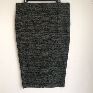 Torrid fitting skirt dark gray with back slit bottom